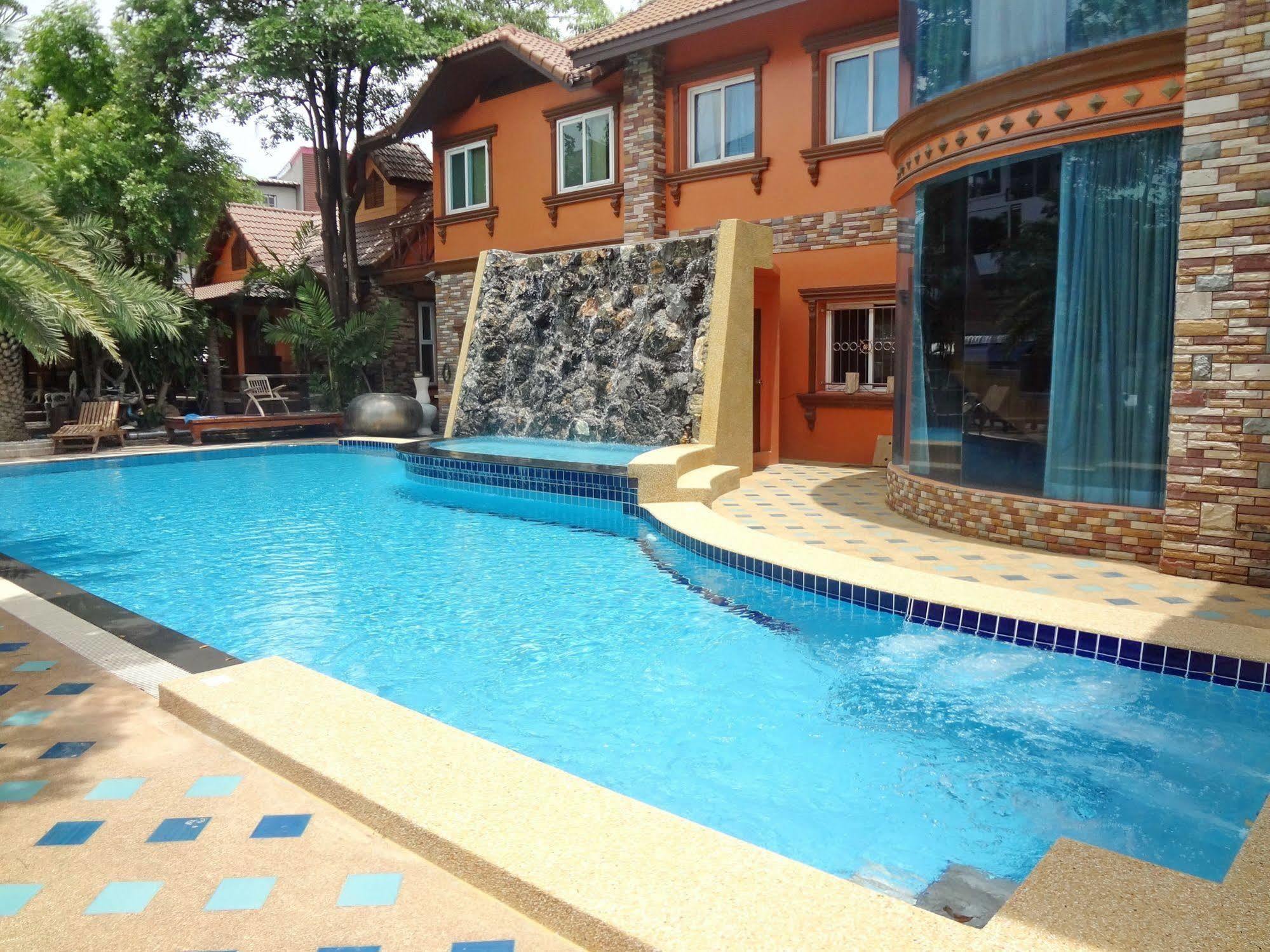Khunsri Resort Art Boutique Hotel Pattaya Bagian luar foto