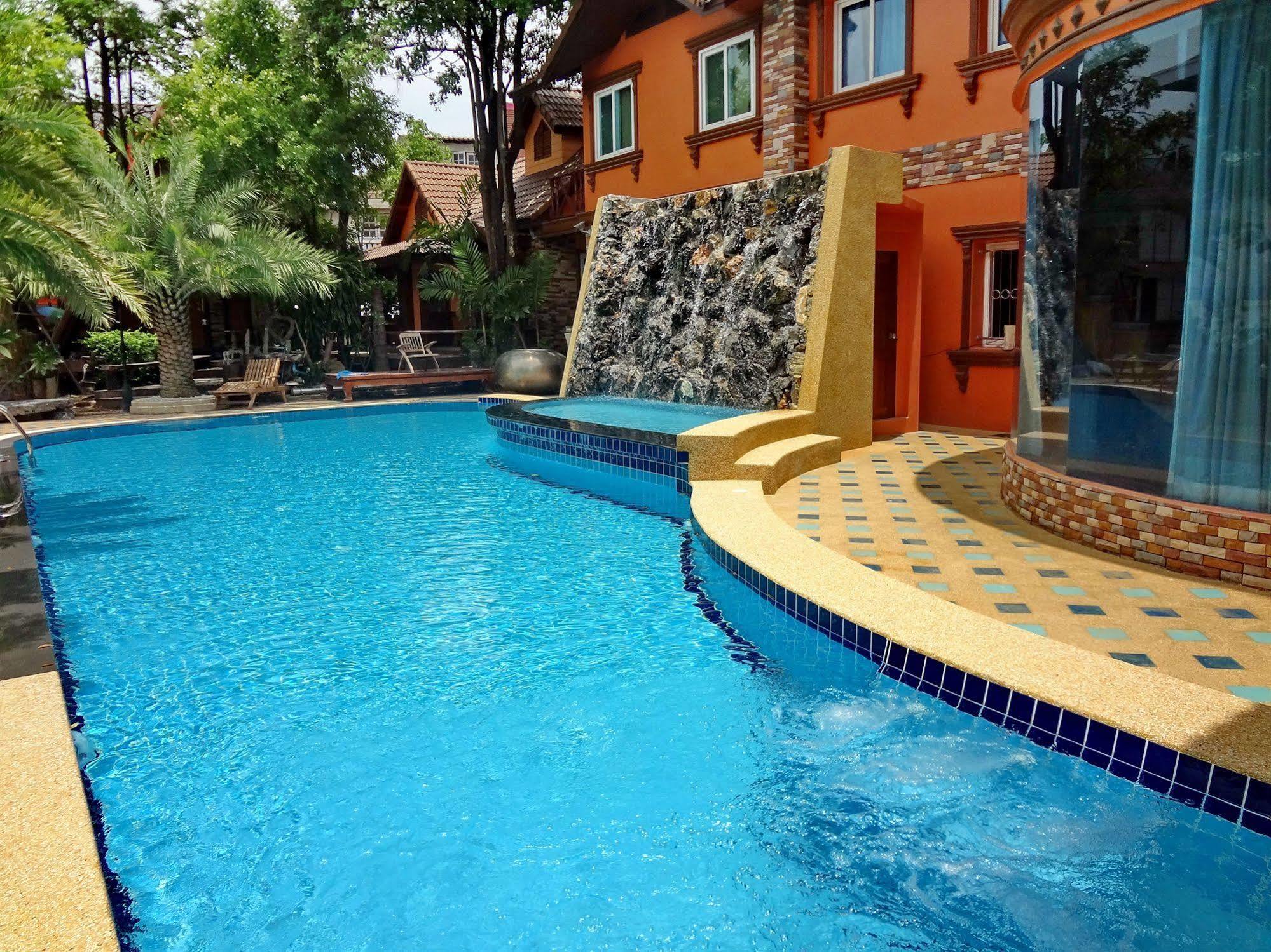 Khunsri Resort Art Boutique Hotel Pattaya Bagian luar foto